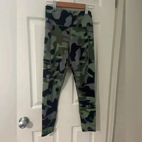 Zyia active green  camo leggings size 4 with pocket - Picture 1 of 7